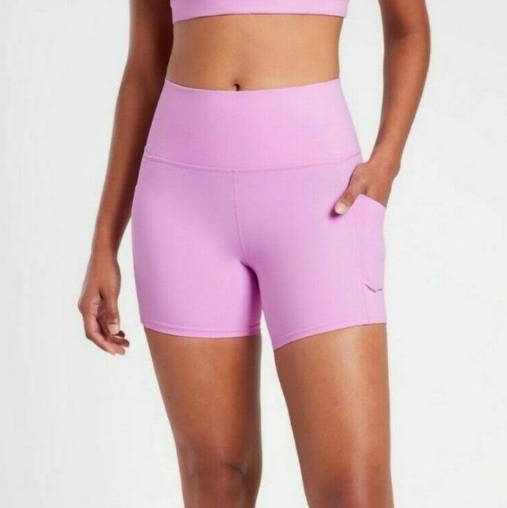EUC Athleta Salutation Stash Pocket II 5" Short Sz M
